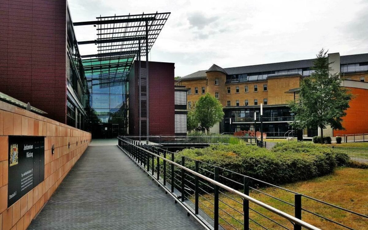 Das Justizzentrum in Würzburg von vorne Das Justizzentrum in Würzburg von vorne